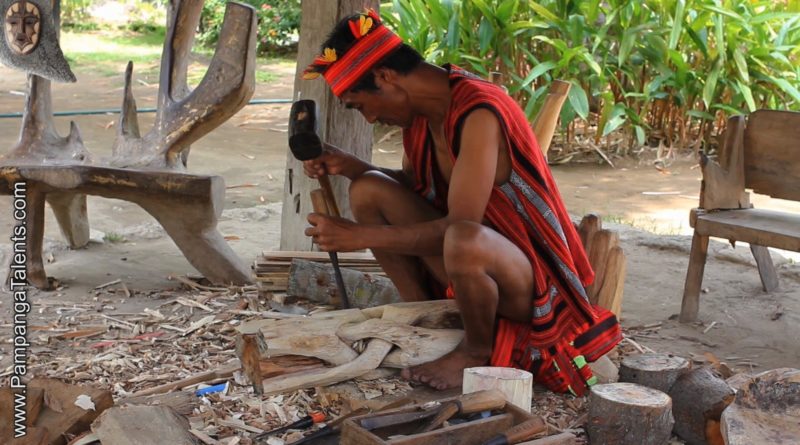 Die Philippinen im Video - Der Holzschnitzer