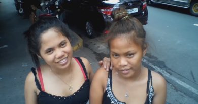 Die Philippinen im Video - Manila Wahnsinn - Zwillinge suchen Kunden auf der Strasse in Manila