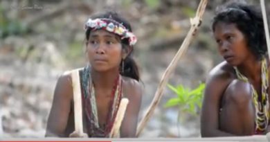 Die Philippinen im Video - Der Batak Stamm am Fluss in einem Ritual