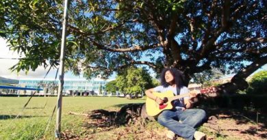 Die Philippinen im Video - Ein phlippinsiches Lied mit Gitarrenbegleitung - Pusong Gatim Tiam