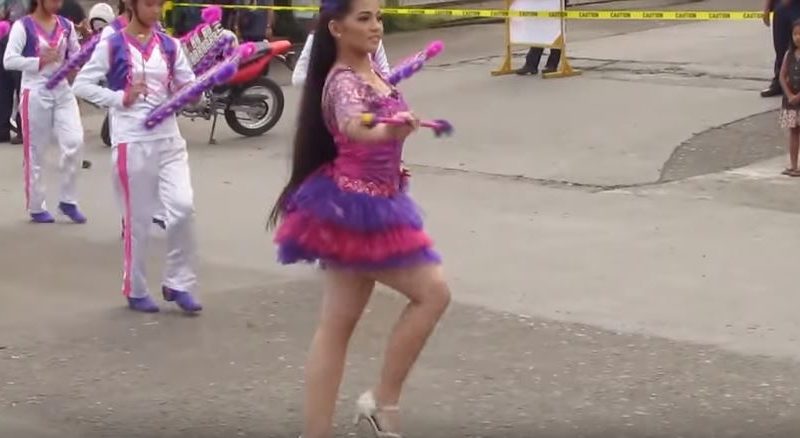 Die Philippinen im Video - Eine liebliche Majorette und andere Tanzmädchen und Tanzgruppen vom Carnival in Kadipawan
