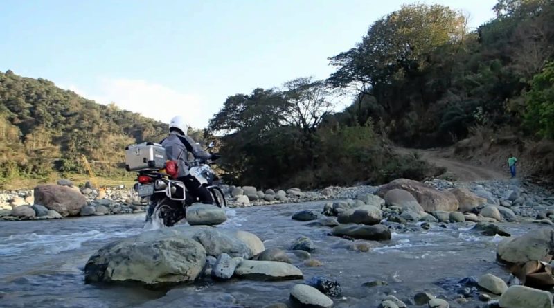 Die Philippinen im Video - Abenteuerliche Motorradfahrt mit Flussdruchquerungen