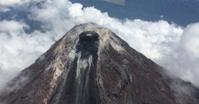 Die Philippinen im Video - Mayon Vulkan Krater