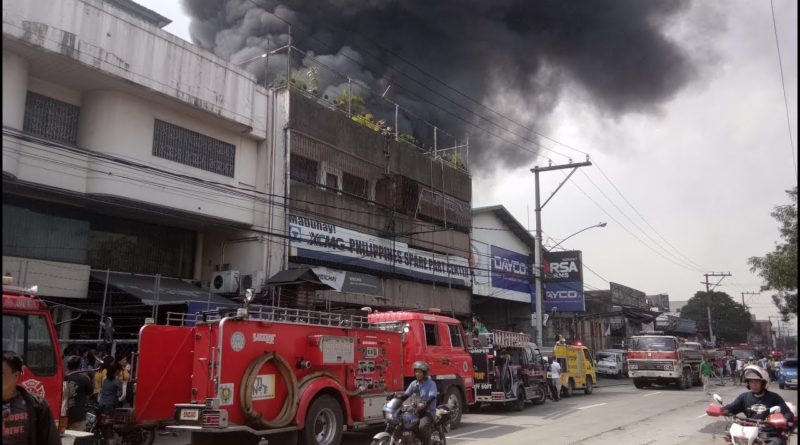 Die Philippinen im Video - Feuerwehr Alarmfahrt in Quezon City