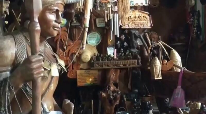 Die Philippinen im Video - Igorot Souvenir Shop in Baguio